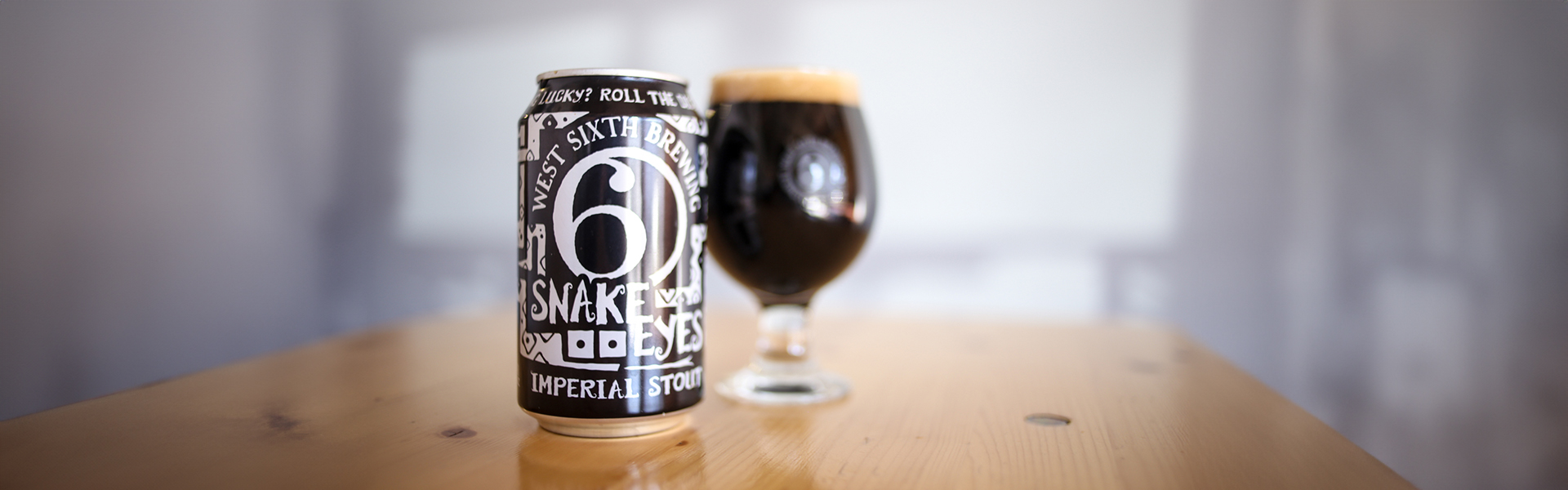 Amerikansk öl i toppklass: West Sixth Brewerys Snake Eyes Imperial Stout i tillfälligt släpp på Systembolaget